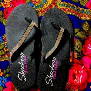 Sketchers yoga foam flip flops